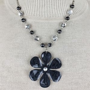 Pearlescent Floral Pendant Necklace